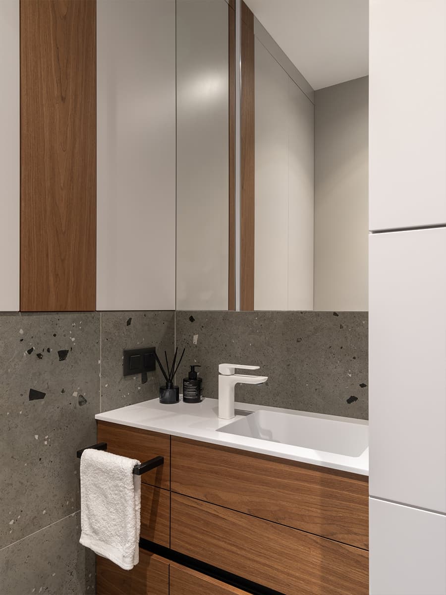 Зеленые оттенки в интерьере просторной квартиры для бизнесмена из Петербурга — проект Евгении Абориной