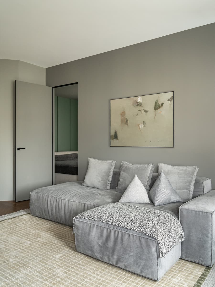 Зеленые оттенки в интерьере просторной квартиры для бизнесмена из Петербурга — проект Евгении Абориной