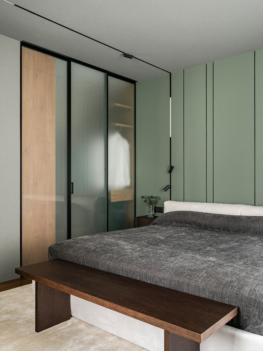 Зеленые оттенки в интерьере просторной квартиры для бизнесмена из Петербурга — проект Евгении Абориной