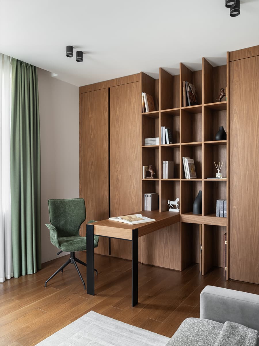 Зеленые оттенки в интерьере просторной квартиры для бизнесмена из Петербурга — проект Евгении Абориной