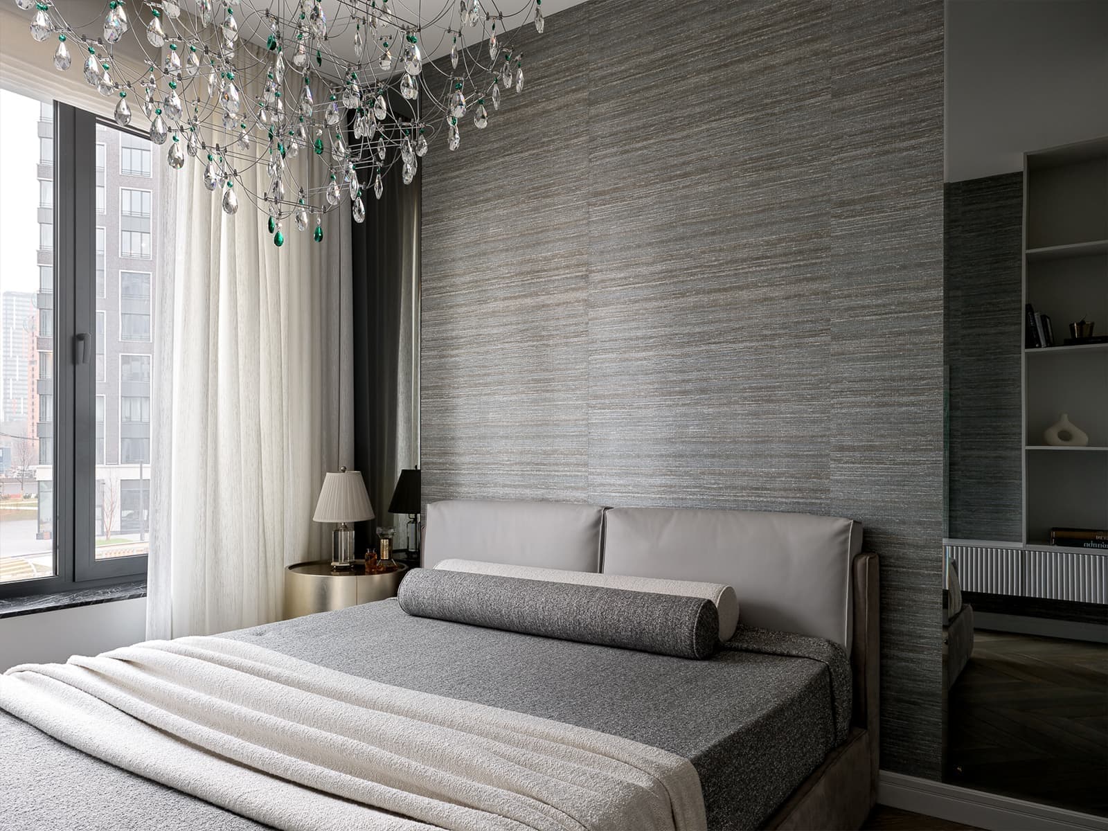 Контраст прямых линий и плавных форм в интерьере квартиры для женщины с двумя детьми — проект Юлии Айтекеновой