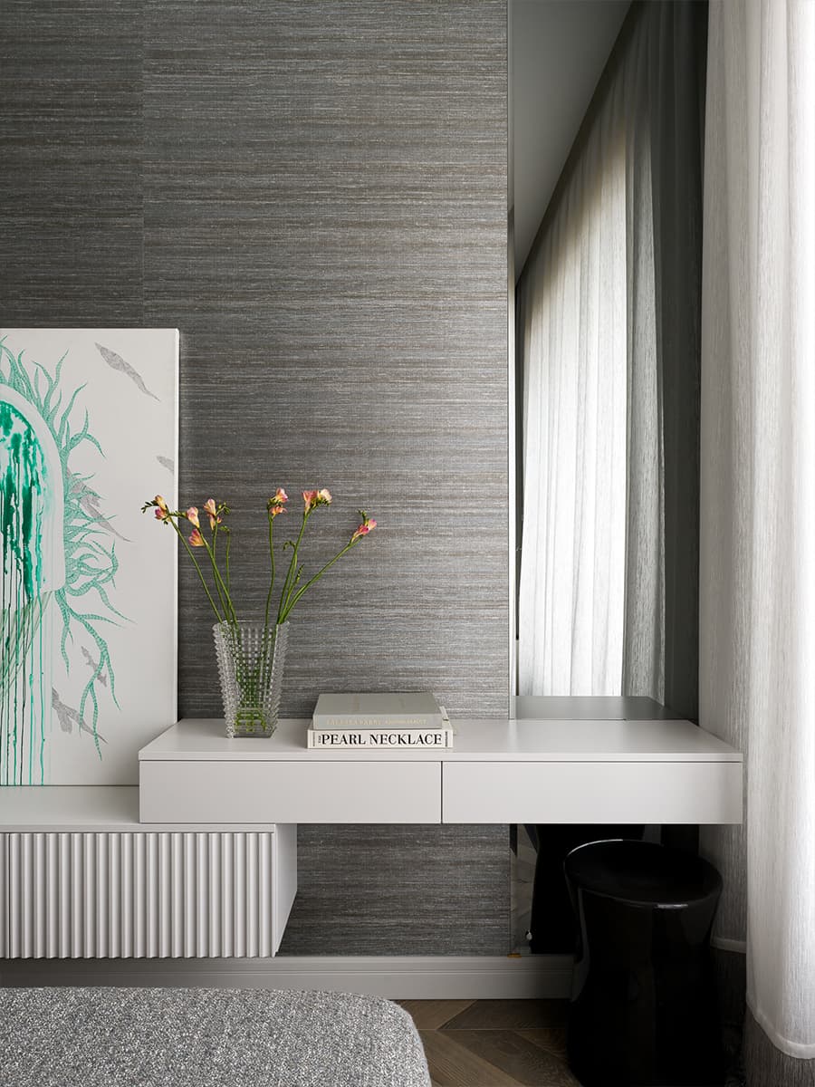 Контраст прямых линий и плавных форм в интерьере квартиры для женщины с двумя детьми — проект Юлии Айтекеновой