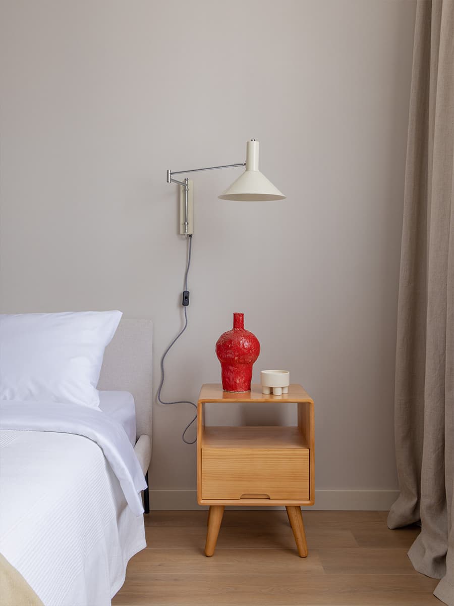 Акцентное искусство в теплом интерьере небольшой квартиры — проект бюро интерьеров 21°DESIGN