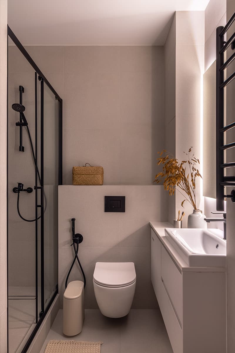 Акцентное искусство в теплом интерьере небольшой квартиры — проект бюро интерьеров 21°DESIGN