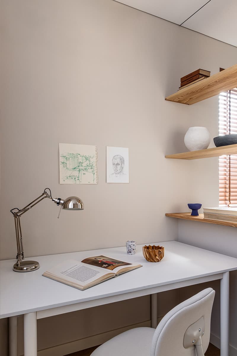 Акцентное искусство в теплом интерьере небольшой квартиры — проект бюро интерьеров 21°DESIGN