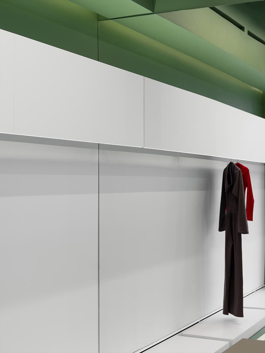 Переосмысление эстетики теннисных кортов в интерьере магазина спортивной одежды — проект Александры Бурмистровой