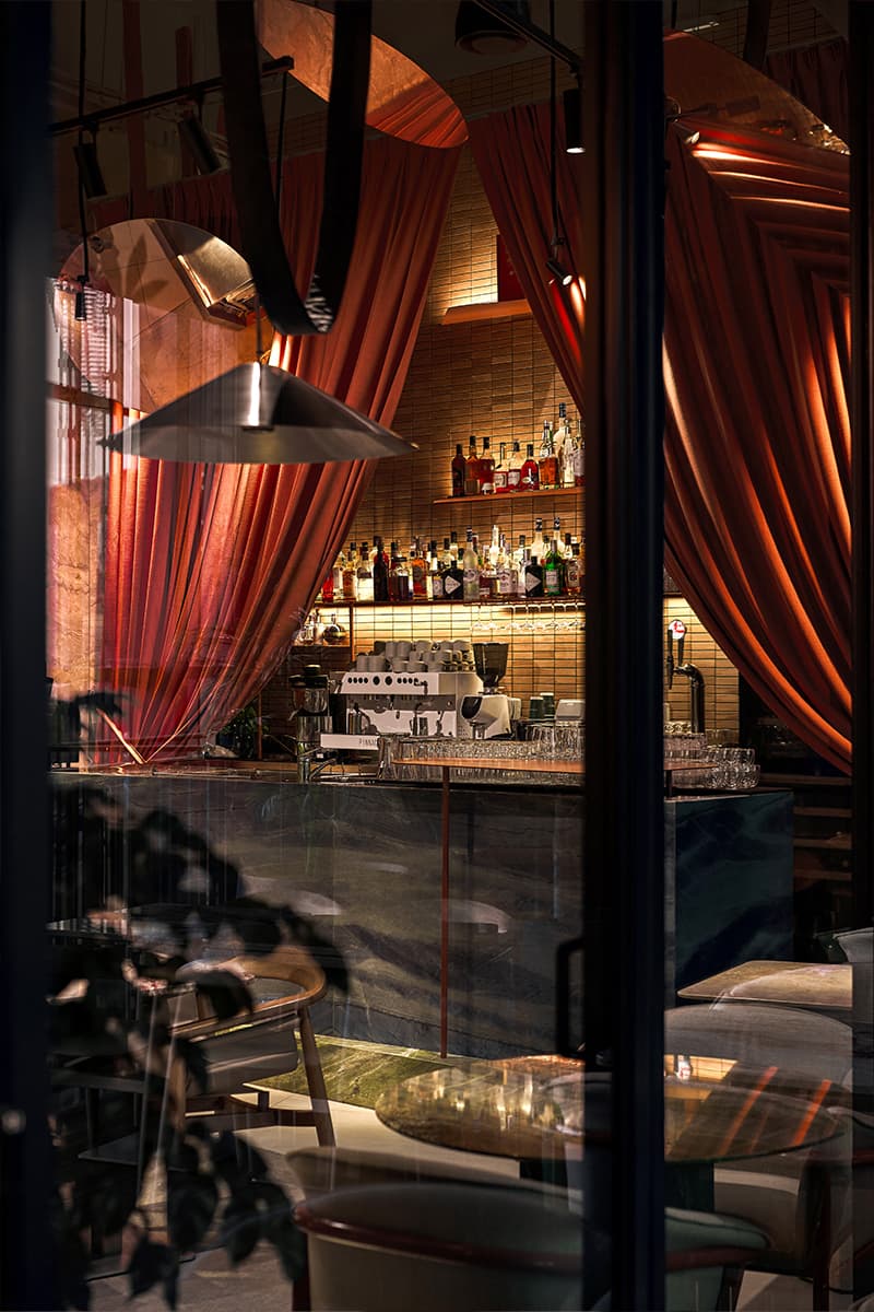 Оазис среди небоскребов: природный интерьер ресторана с игровой зоной — проект DA bureau