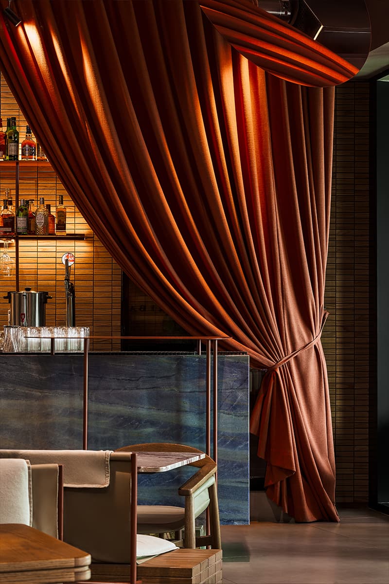 Оазис среди небоскребов: природный интерьер ресторана с игровой зоной — проект DA bureau