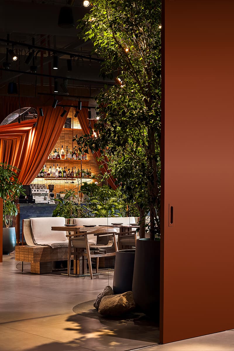 Оазис среди небоскребов: природный интерьер ресторана с игровой зоной — проект DA bureau