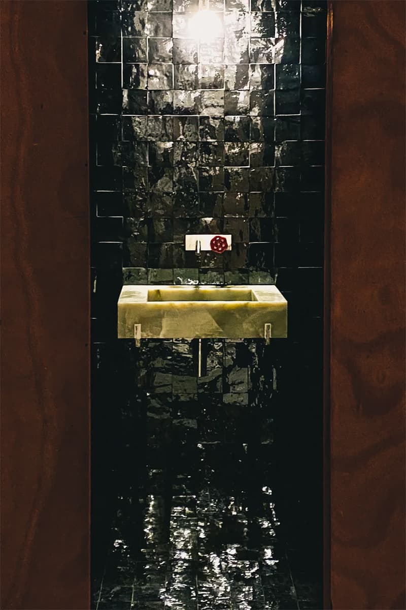 Тонкая материальность в интерьере небольшого парижского коттеджа — проект бюро Geiger & Hijlkema