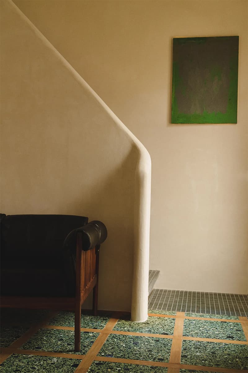 Тонкая материальность в интерьере небольшого парижского коттеджа — проект бюро Geiger & Hijlkema