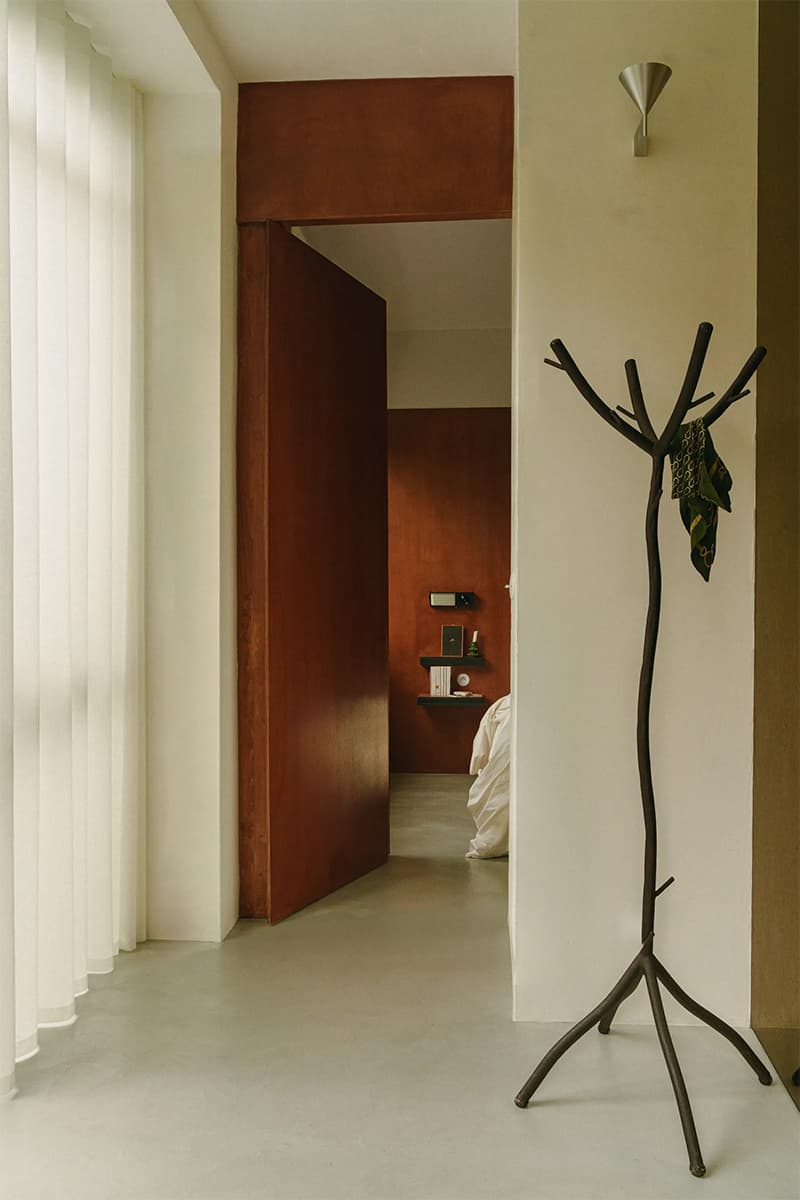 Тонкая материальность в интерьере небольшого парижского коттеджа — проект бюро Geiger & Hijlkema