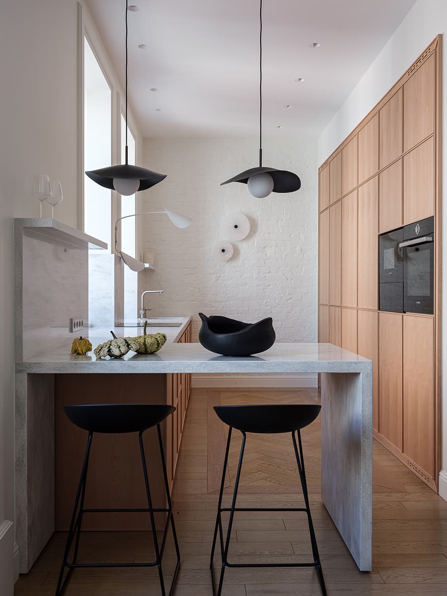 Воздушная квартира с открытым балконом и видом на центр Москвы — проект Кати Гербер