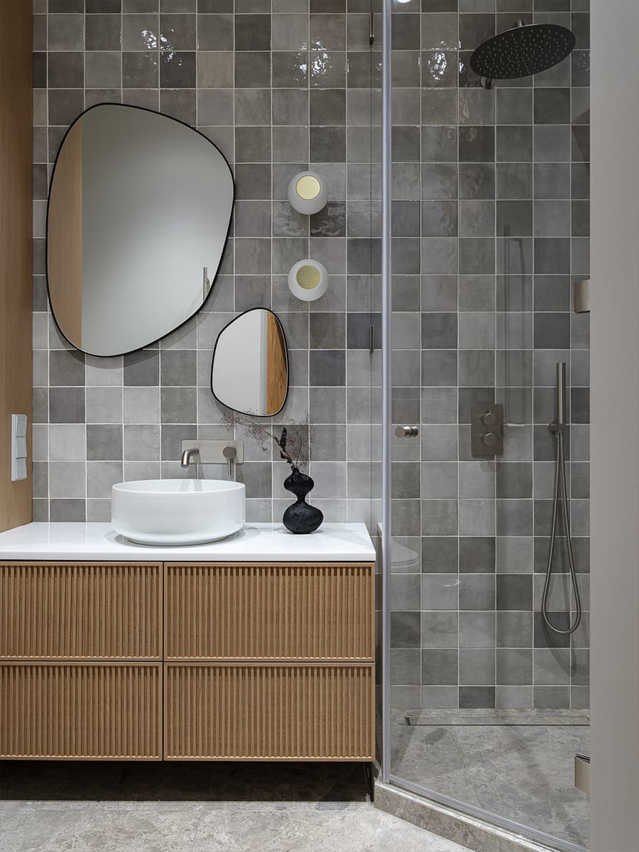 Воздушная квартира с открытым балконом и видом на центр Москвы — проект Кати Гербер