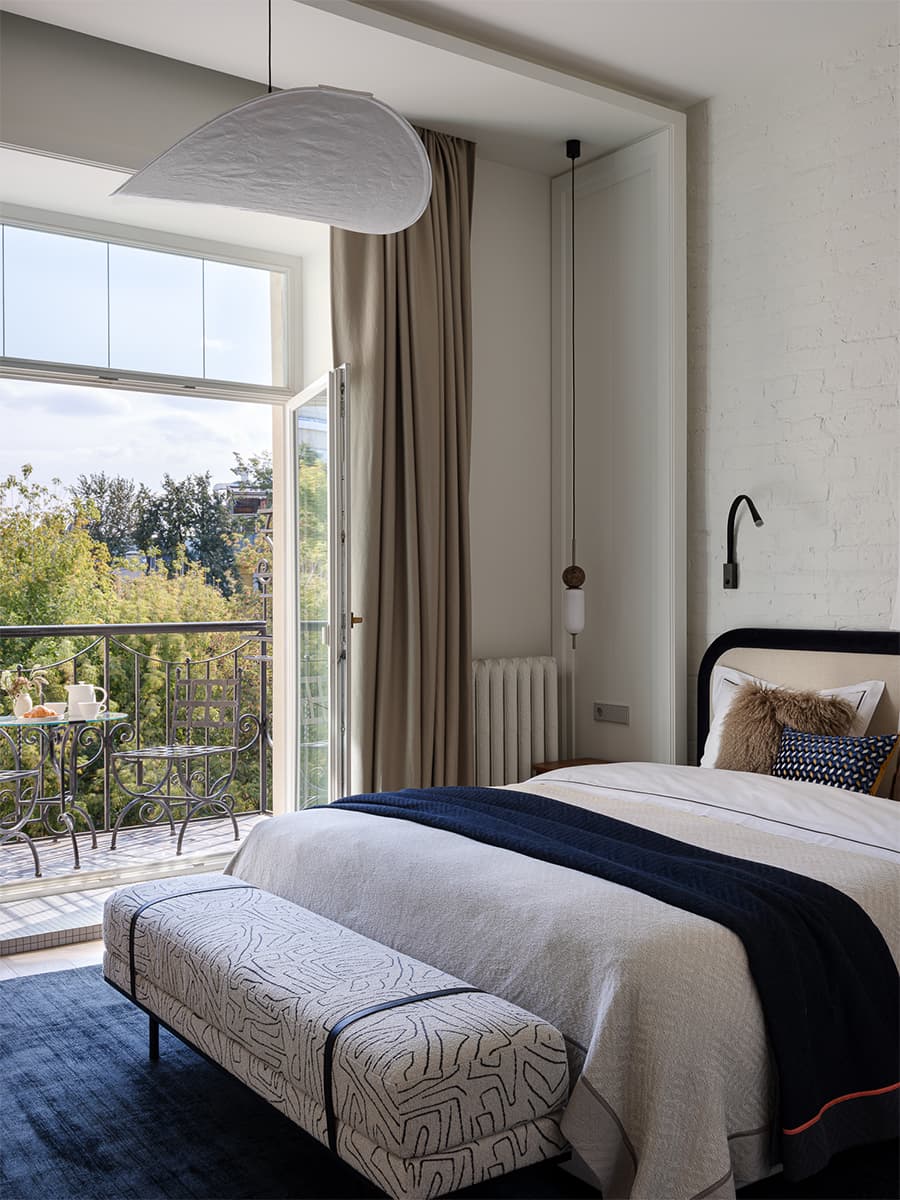 Воздушная квартира с открытым балконом и видом на центр Москвы — проект Кати Гербер