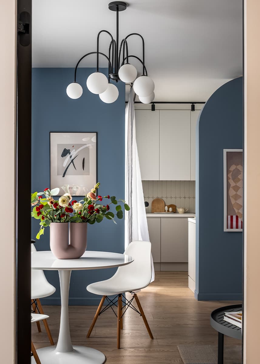 Элементы скандинавского стиля и французский шик в ярком интерьере — проект Мии Грабчак