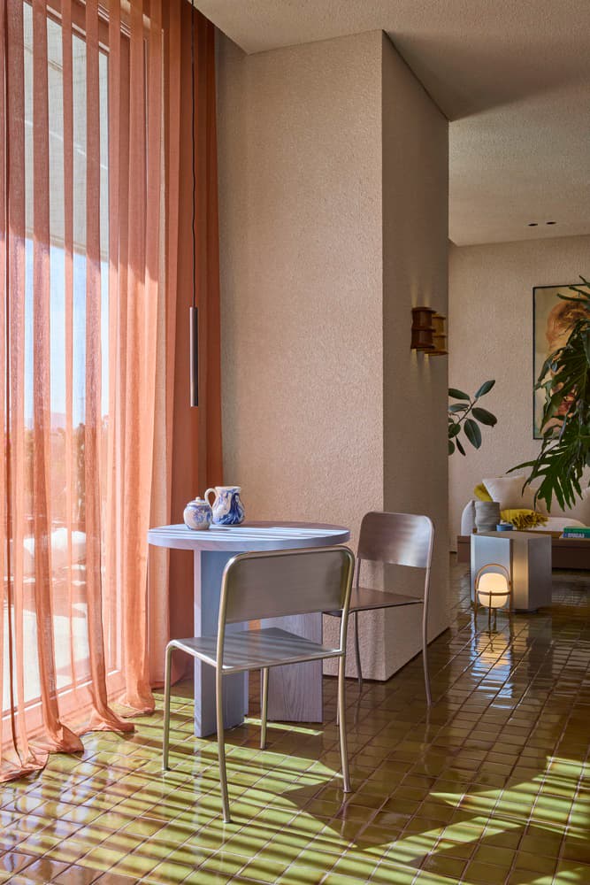 Обилие текстур и особое настроение в каждом помещении квартиры — проект бюро BONE