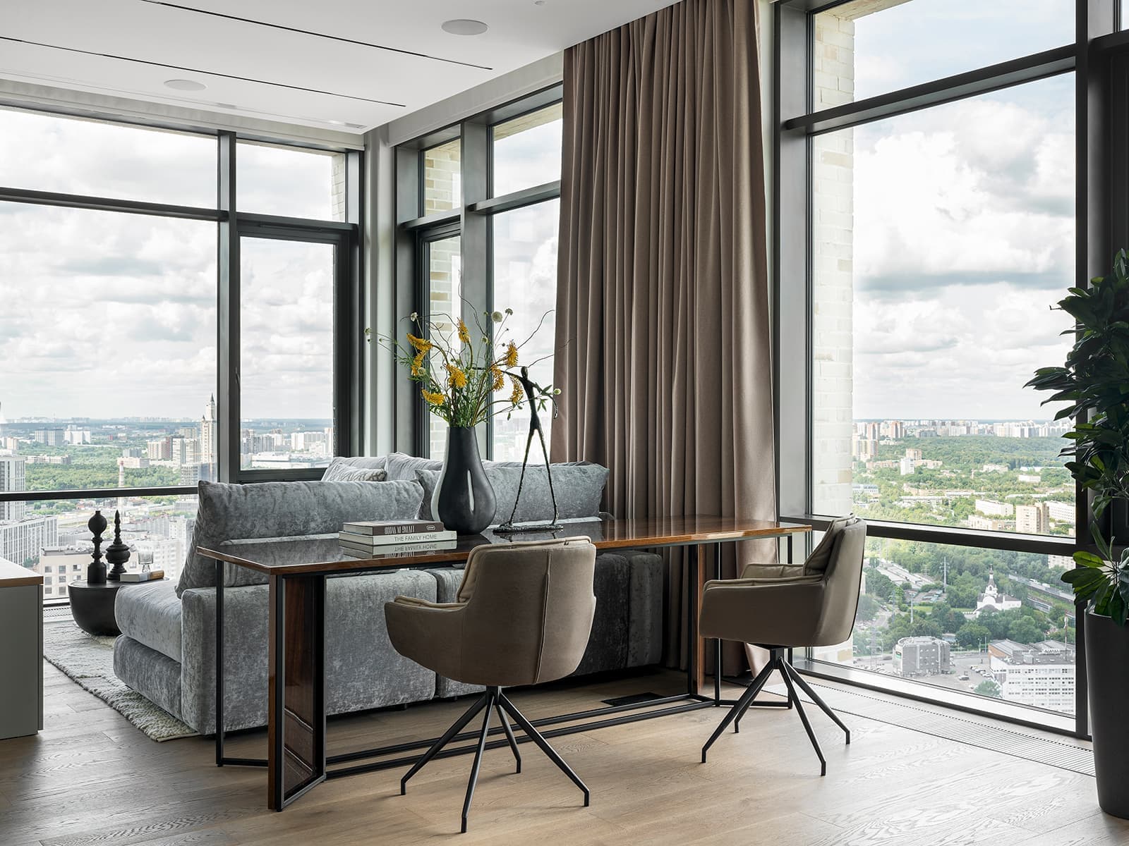 Воздушный интерьер квартиры с панорамным видом на Москву — проект Оксаны Галактионовой
