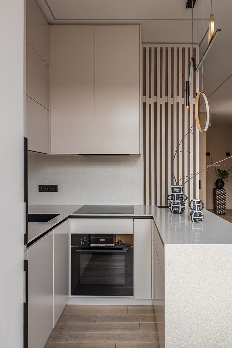 Компактная кухня и необычное зонирование в квартире в Алматы — проект Марины Сапуновой