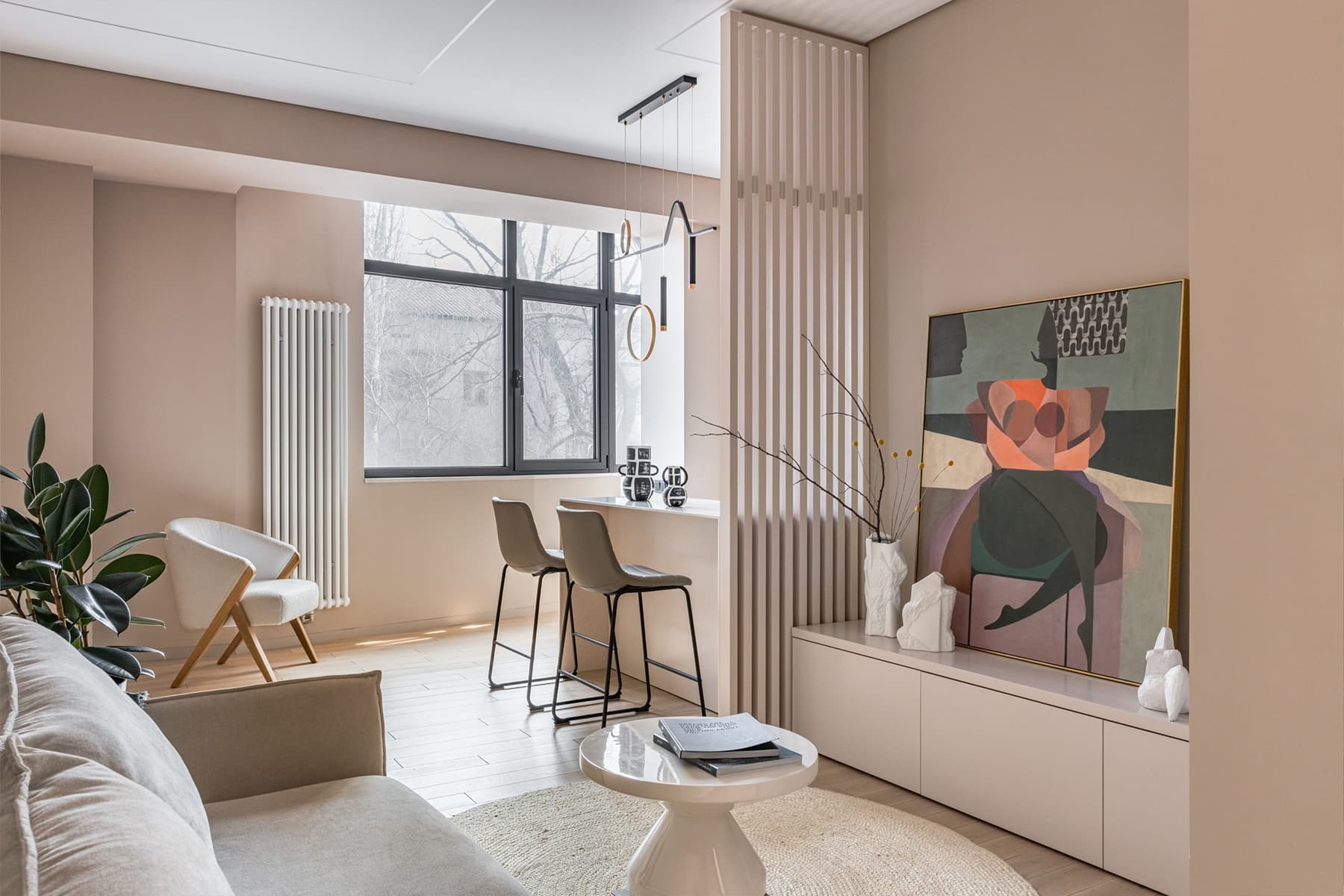 Компактная кухня и необычное зонирование в квартире в Алматы — проект Марины Сапуновой