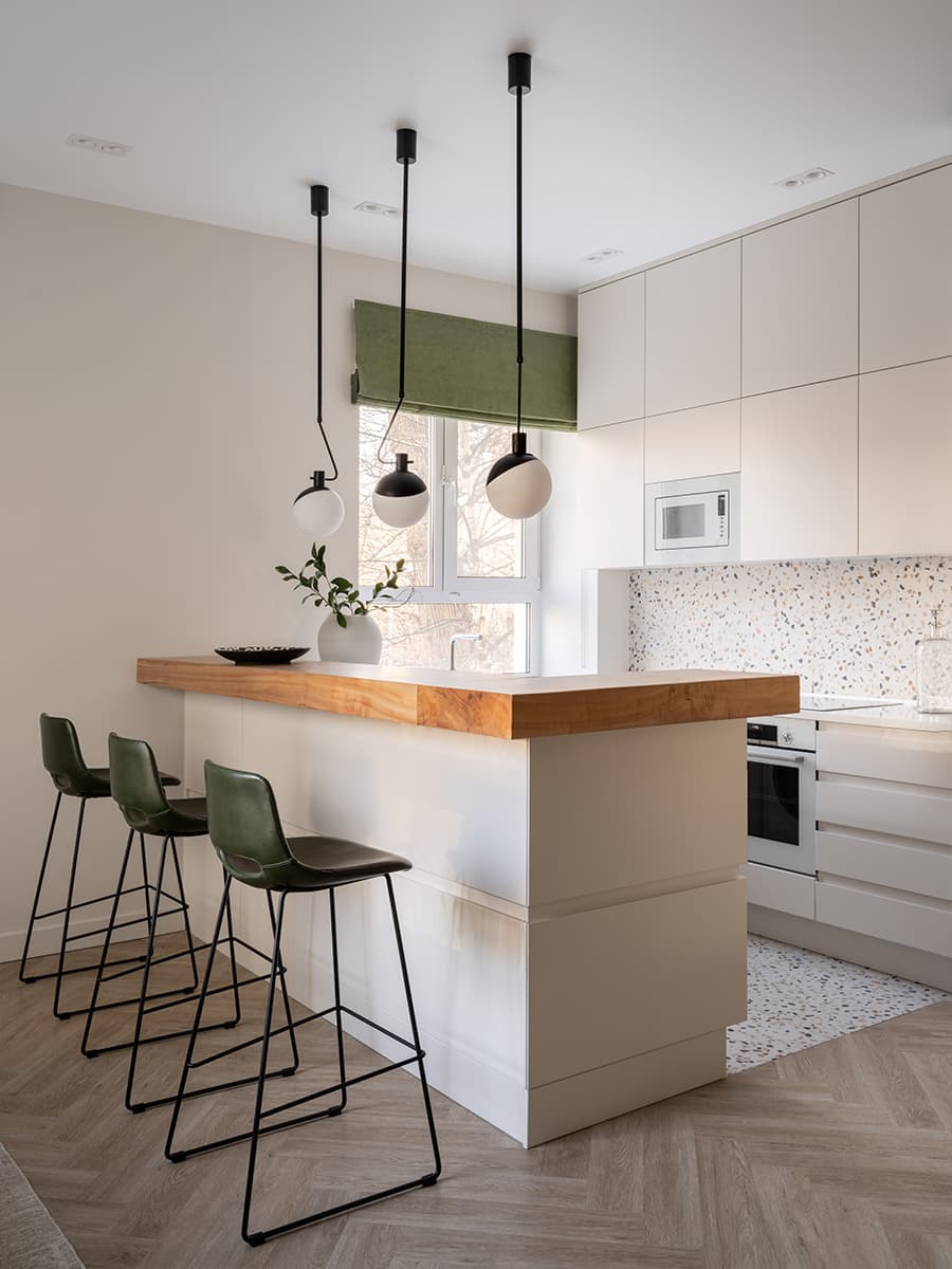 Лаймовые детали и нескучная детская в интерьере исторической квартиры — проект Татьяны Отич и Надежды Облачковой