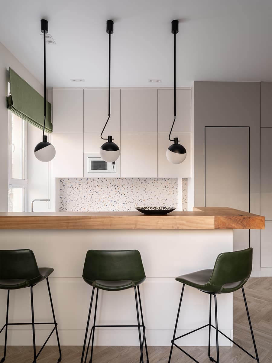 Лаймовые детали и нескучная детская в интерьере исторической квартиры — проект Татьяны Отич и Надежды Облачковой