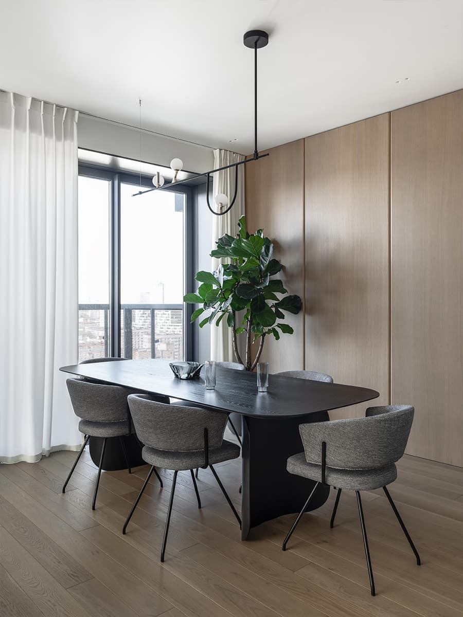 Продуманный до мелочей интерьер квартиры с графичными деталями — проект bureau SLOVO