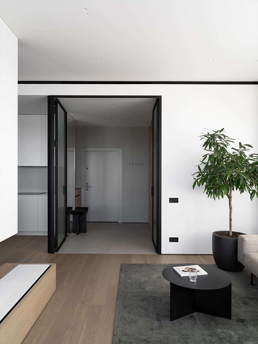 Продуманный до мелочей интерьер квартиры с графичными деталями — проект bureau SLOVO