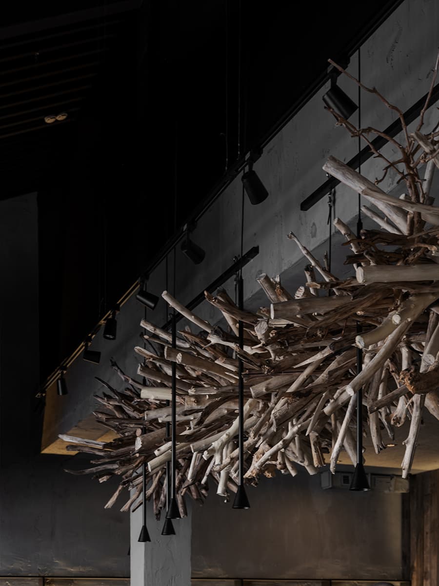 Драматичный интерьер ресторана с японским характером — проект Design Studio MAKET