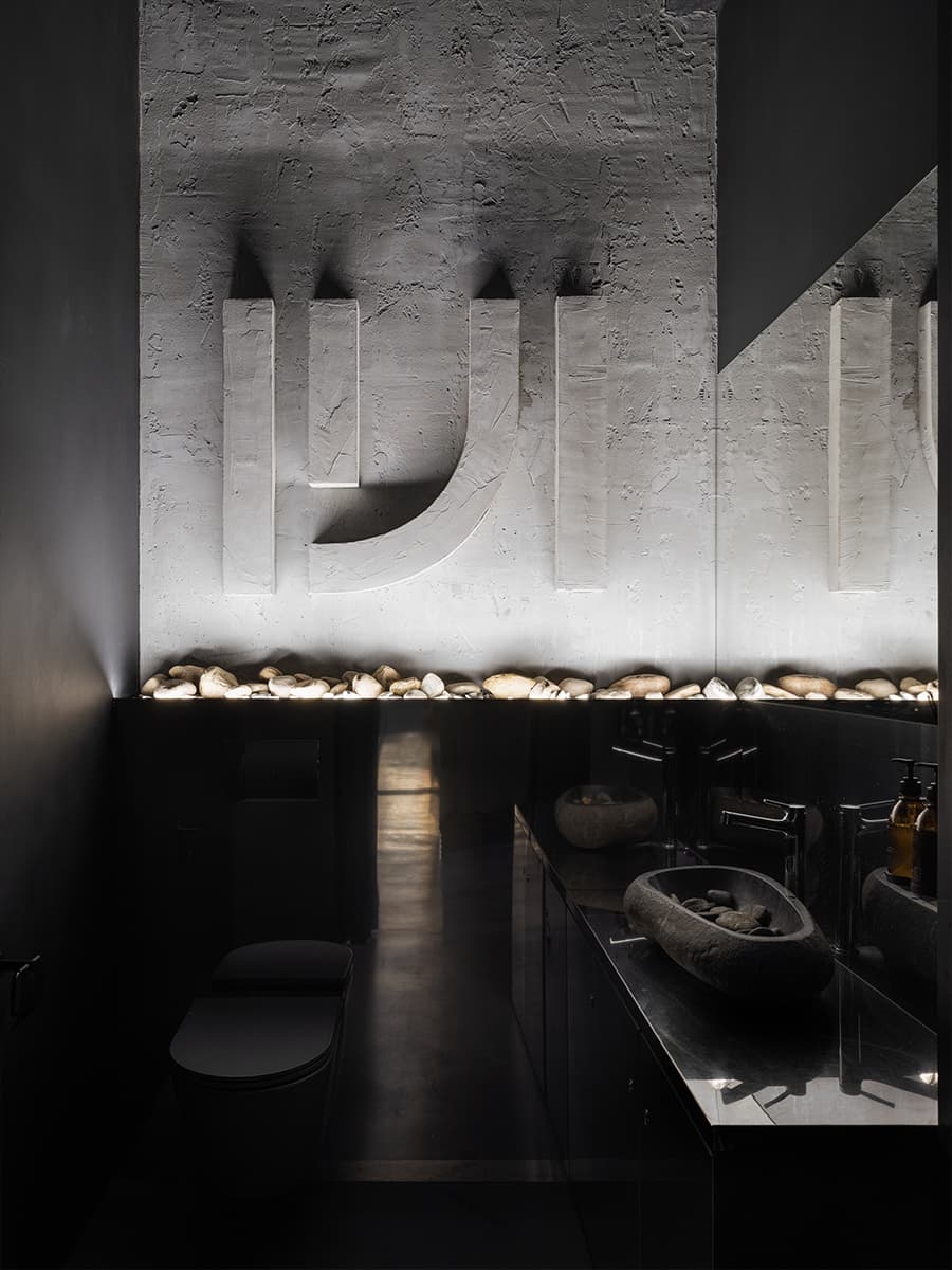 Драматичный интерьер ресторана с японским характером — проект Design Studio MAKET