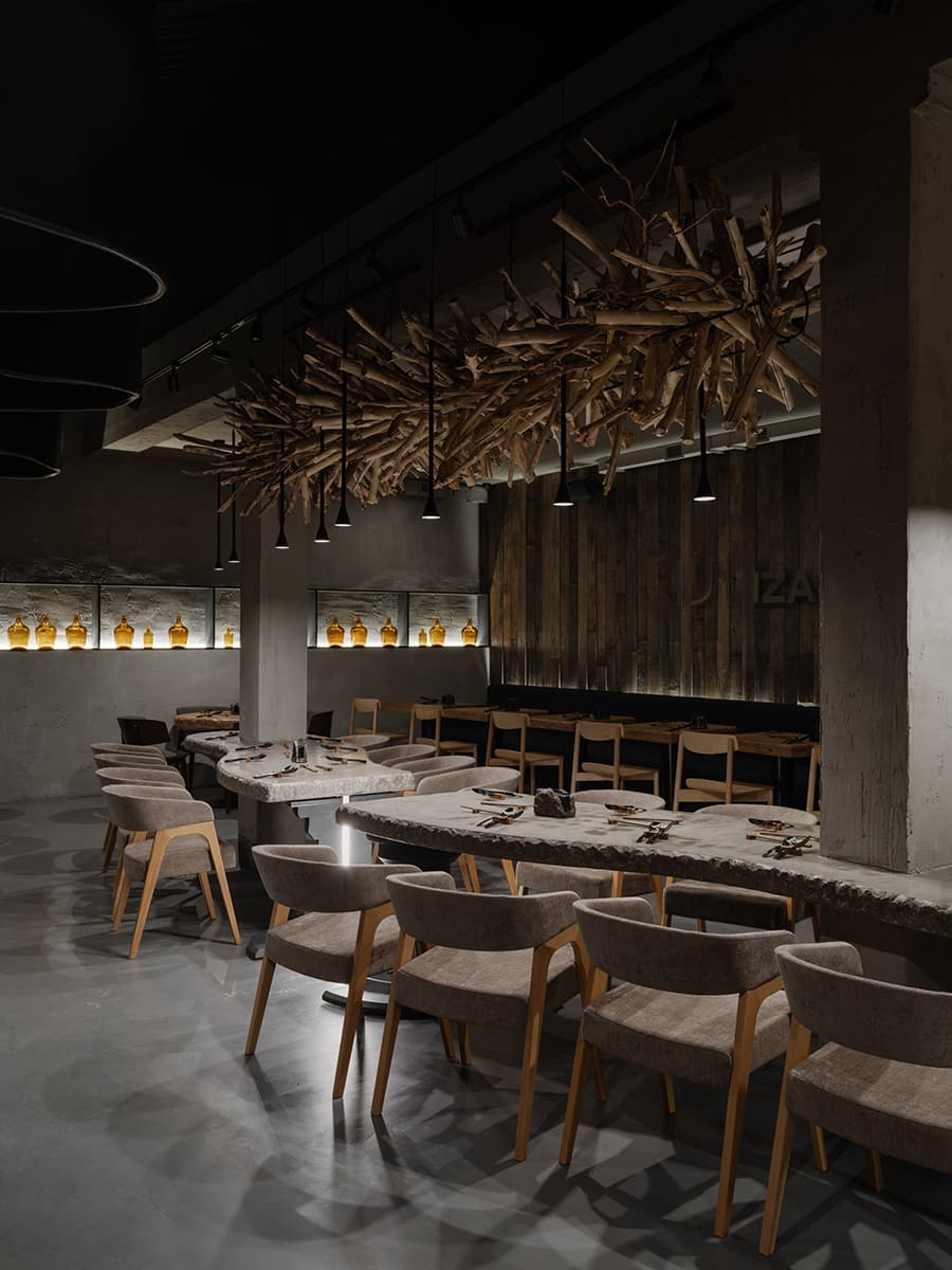 Драматичный интерьер ресторана с японским характером — проект Design Studio MAKET