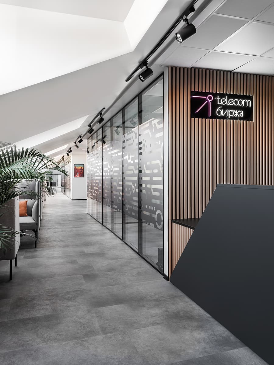 Баланс уюта и строгости в эффектном интерьере офиса московской IT-компании — проект Светланы Вахтиной