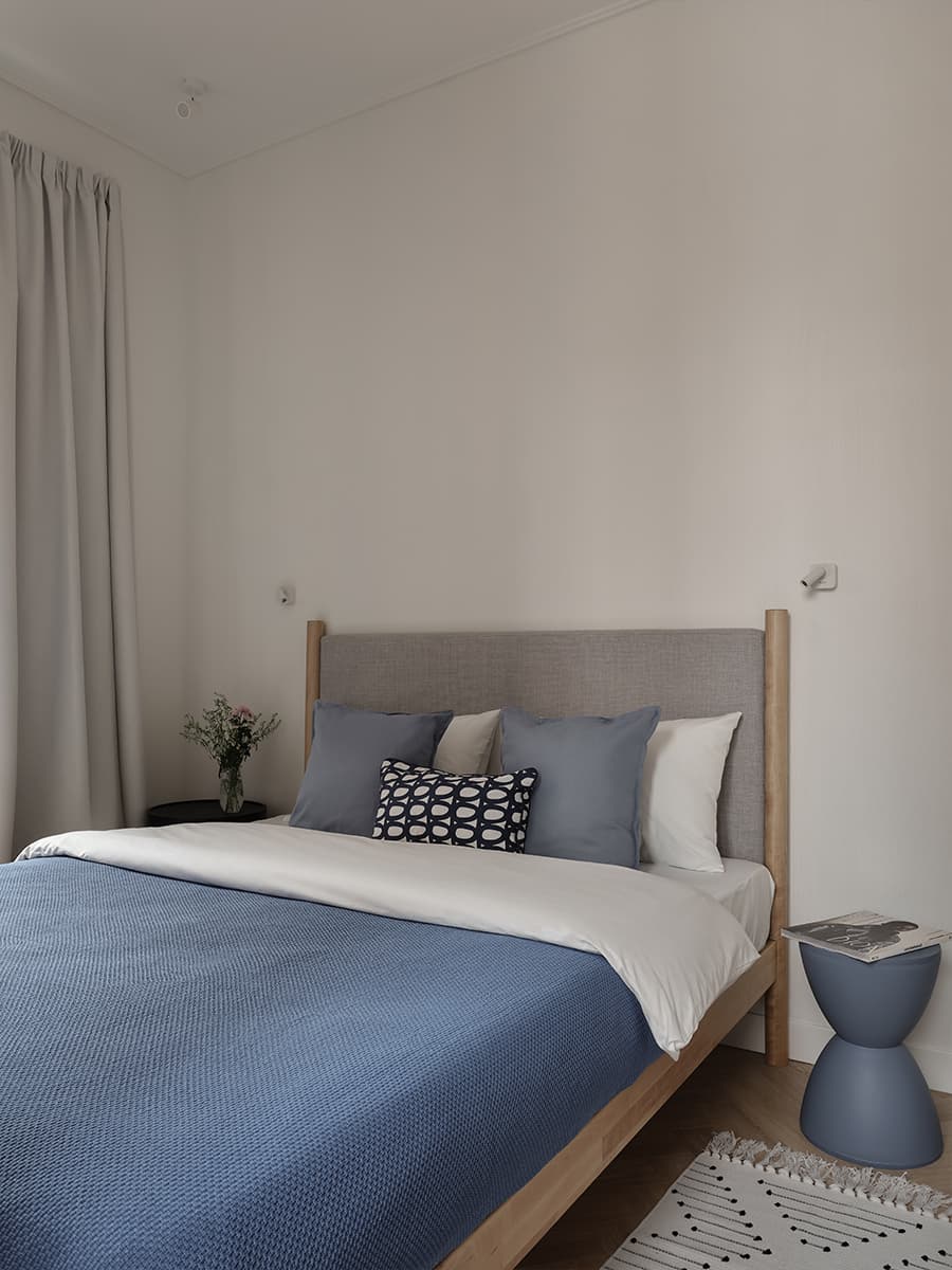 Светлый интерьер небольшой квартиры с ироничным декором — проект Зои Закалюжной