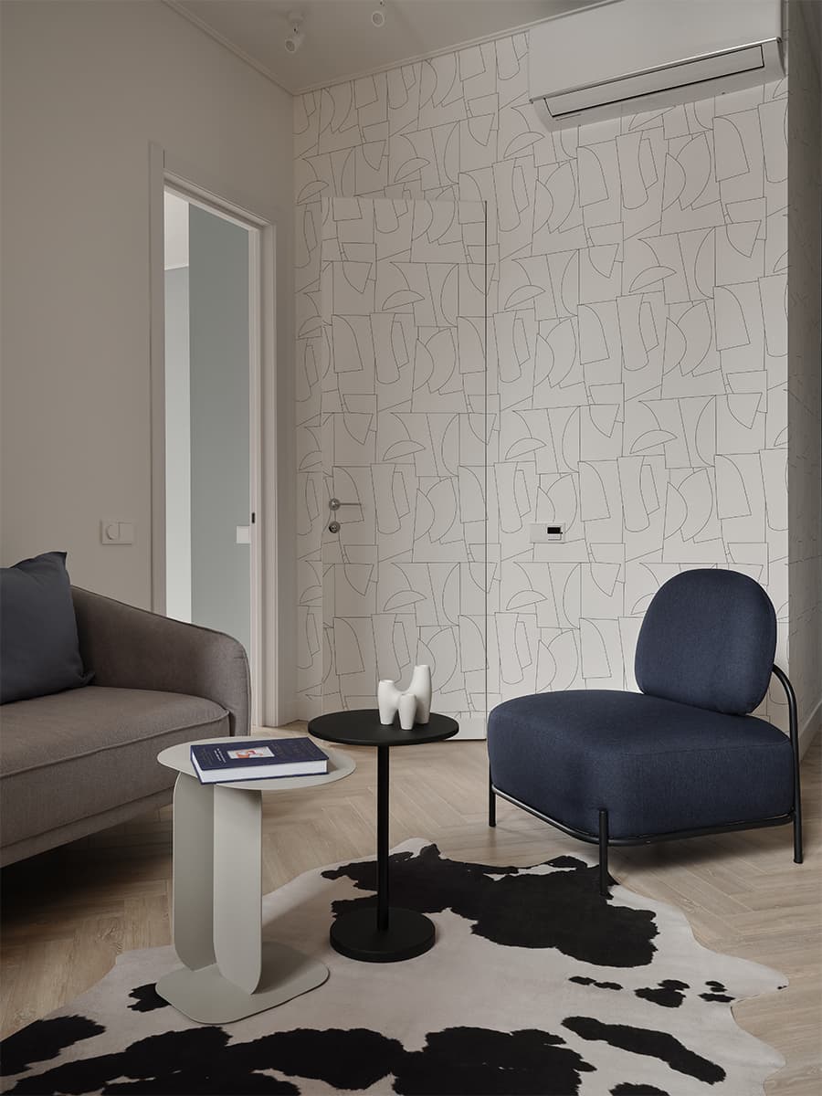 Светлый интерьер небольшой квартиры с ироничным декором — проект Зои Закалюжной