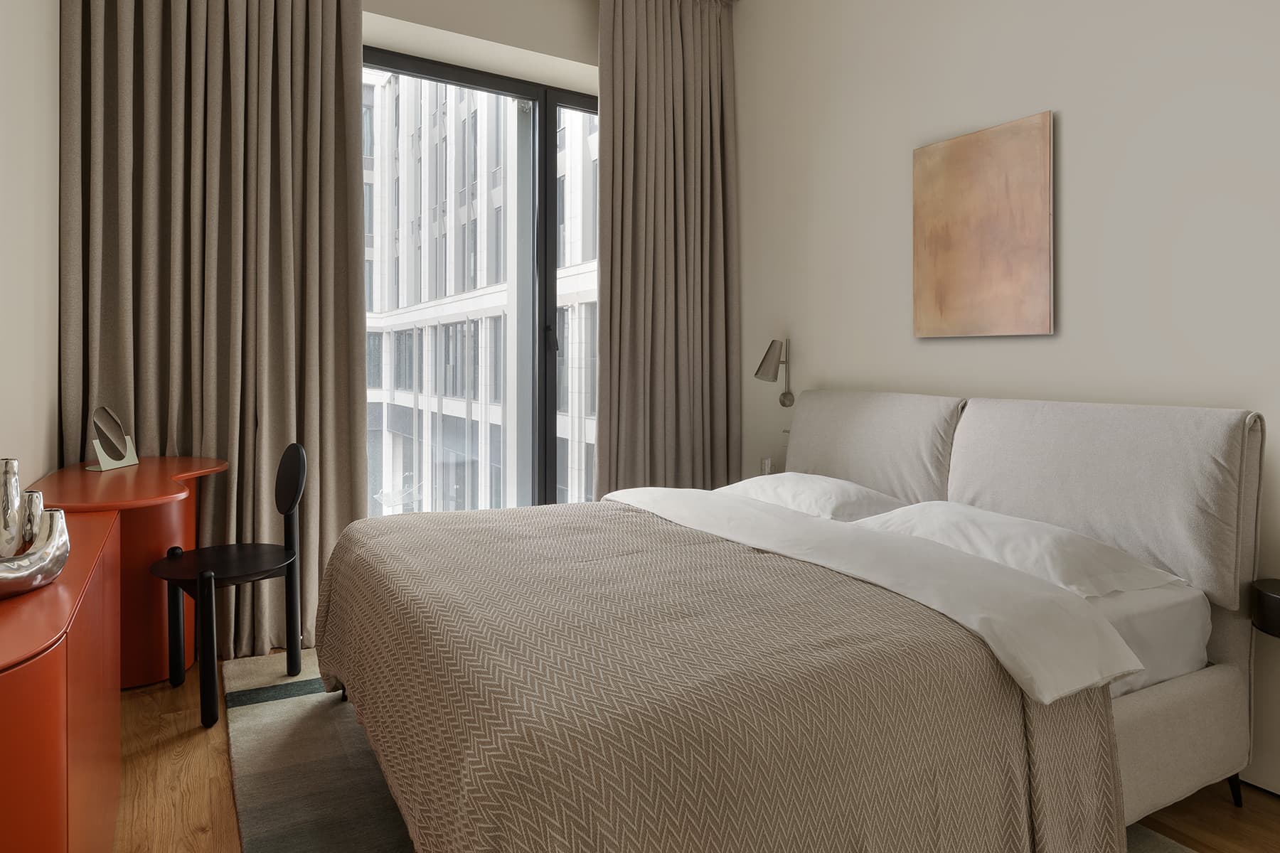 Терракотовые акценты в интерьере квартиры под сдачу в аренду — проект Данили Хутбеевой