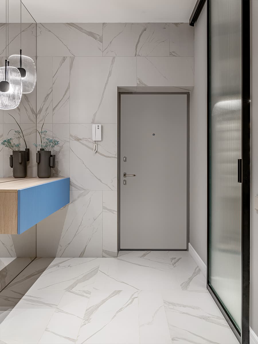 Цветовое зонирование и большая кухня в интерьере квартиры под сдачу в аренду — проект Галины Кобан