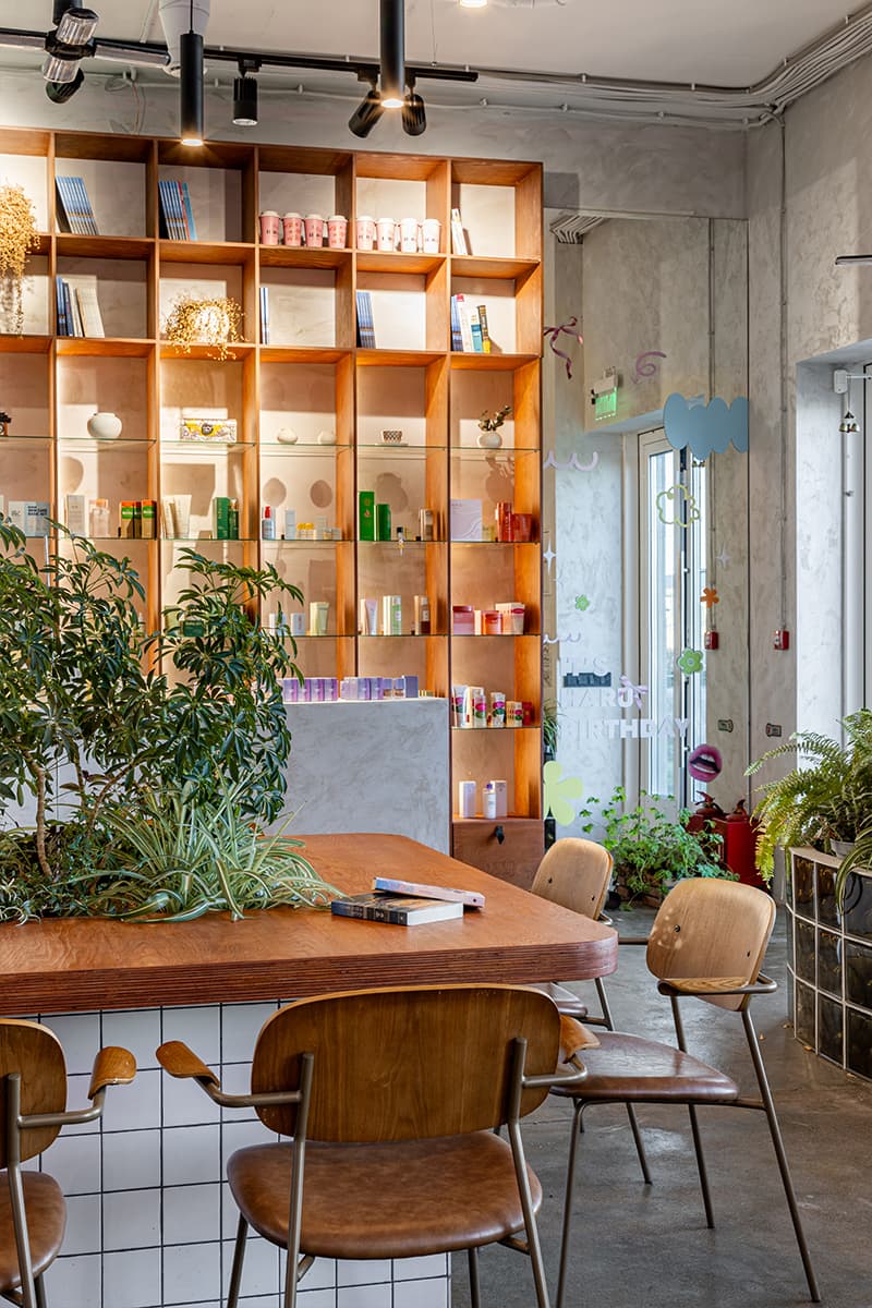 Аккуратные отсылки к культуре Кореи в интерьере маленького кафе — проект студии DD Architects