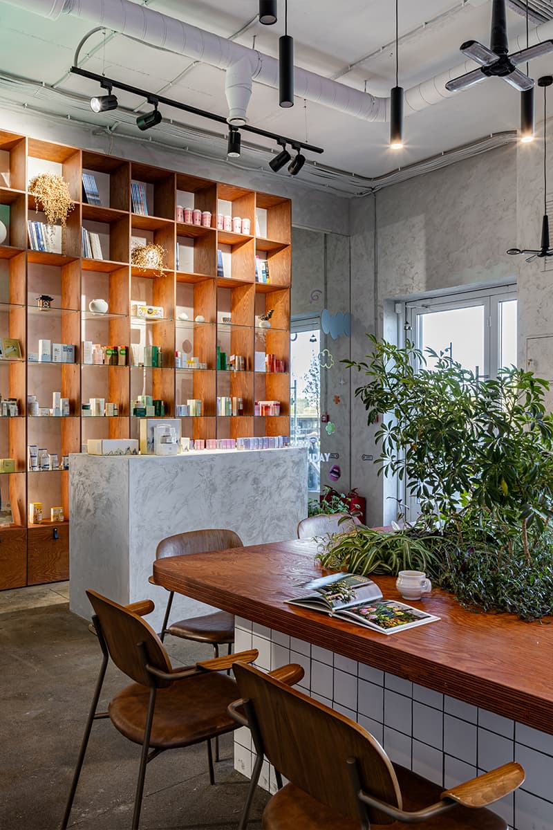 Аккуратные отсылки к культуре Кореи в интерьере маленького кафе — проект студии DD Architects