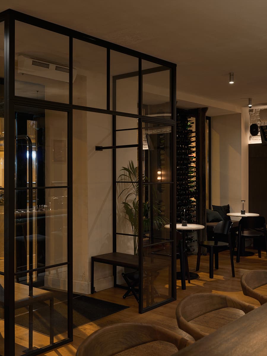 Мягкий обволакивающий интерьер коктейльного бюро — проект Ольги Копосовой и Виктории Егоровой