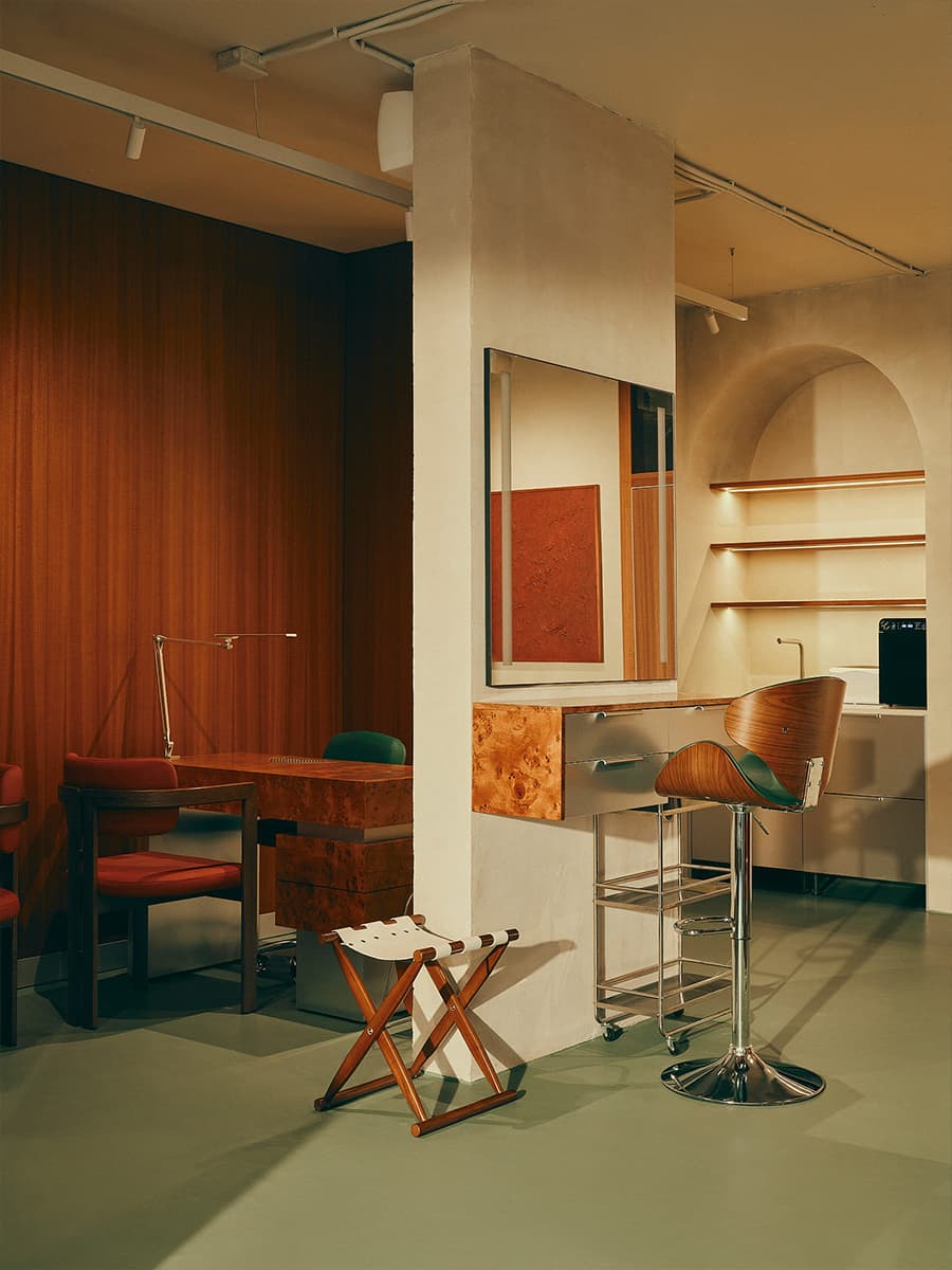 Контрастный микс материалов в интерьере салона красоты — проект Екатерина Рыбалко