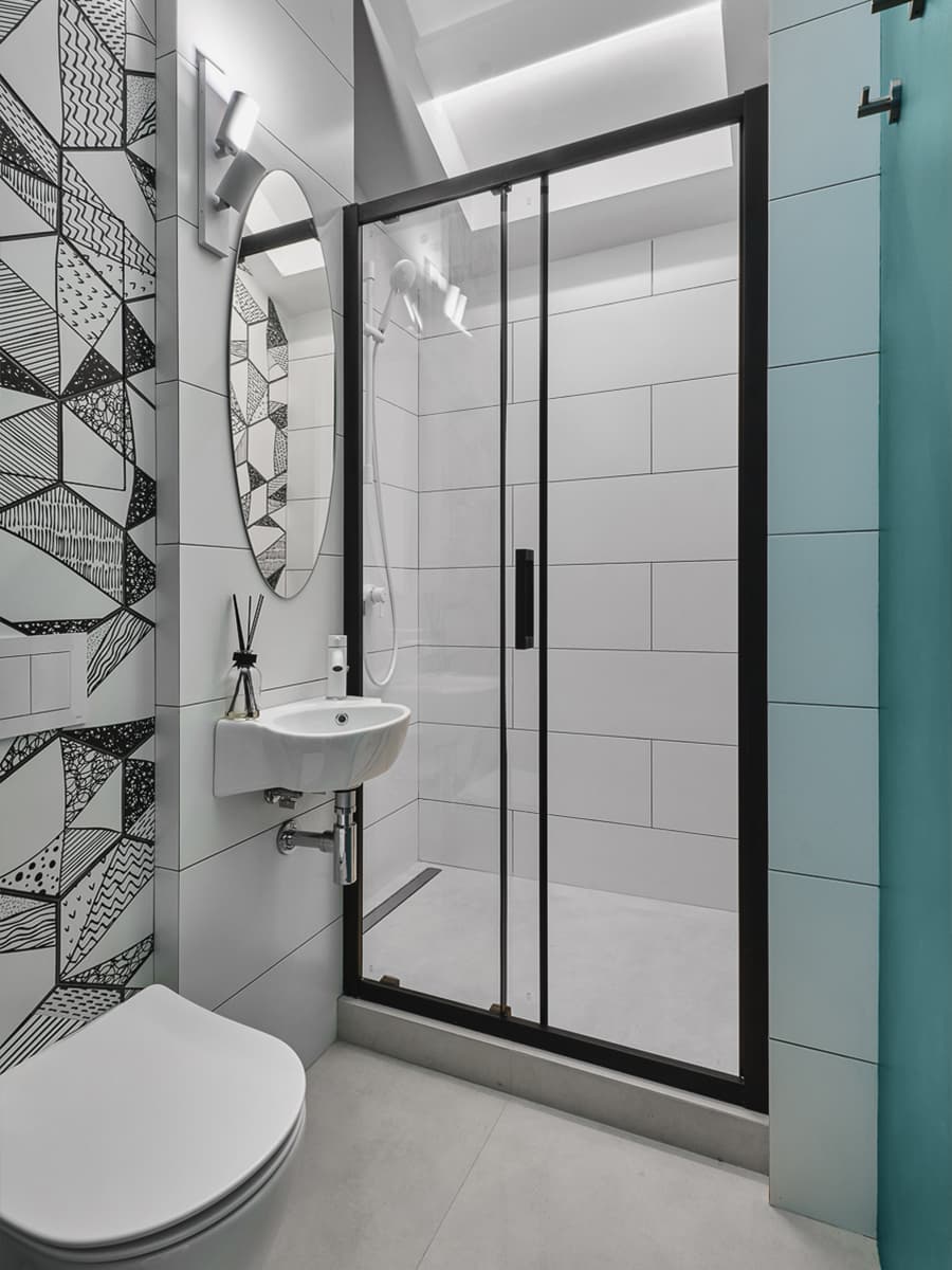 Арочный потолок и высокие окна в необычном интерьере квартиры — проект Дарьи Шатиловой