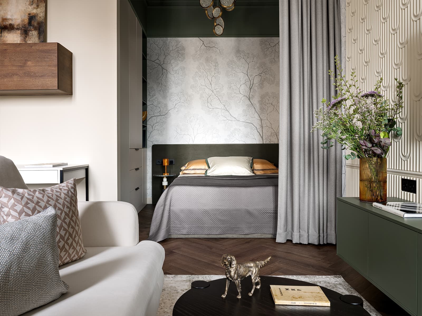 Деревянные оконные откосы и природные тона в небольшой квартире — проект Евгении Заболоцкой