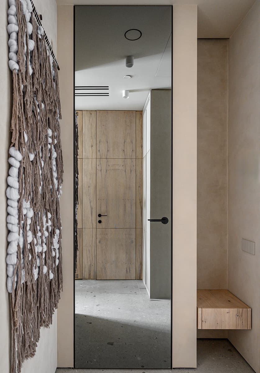 Бесшовные обои и итальянская мебель в светлом интерьере квартиры — проект Ольги Фокиной