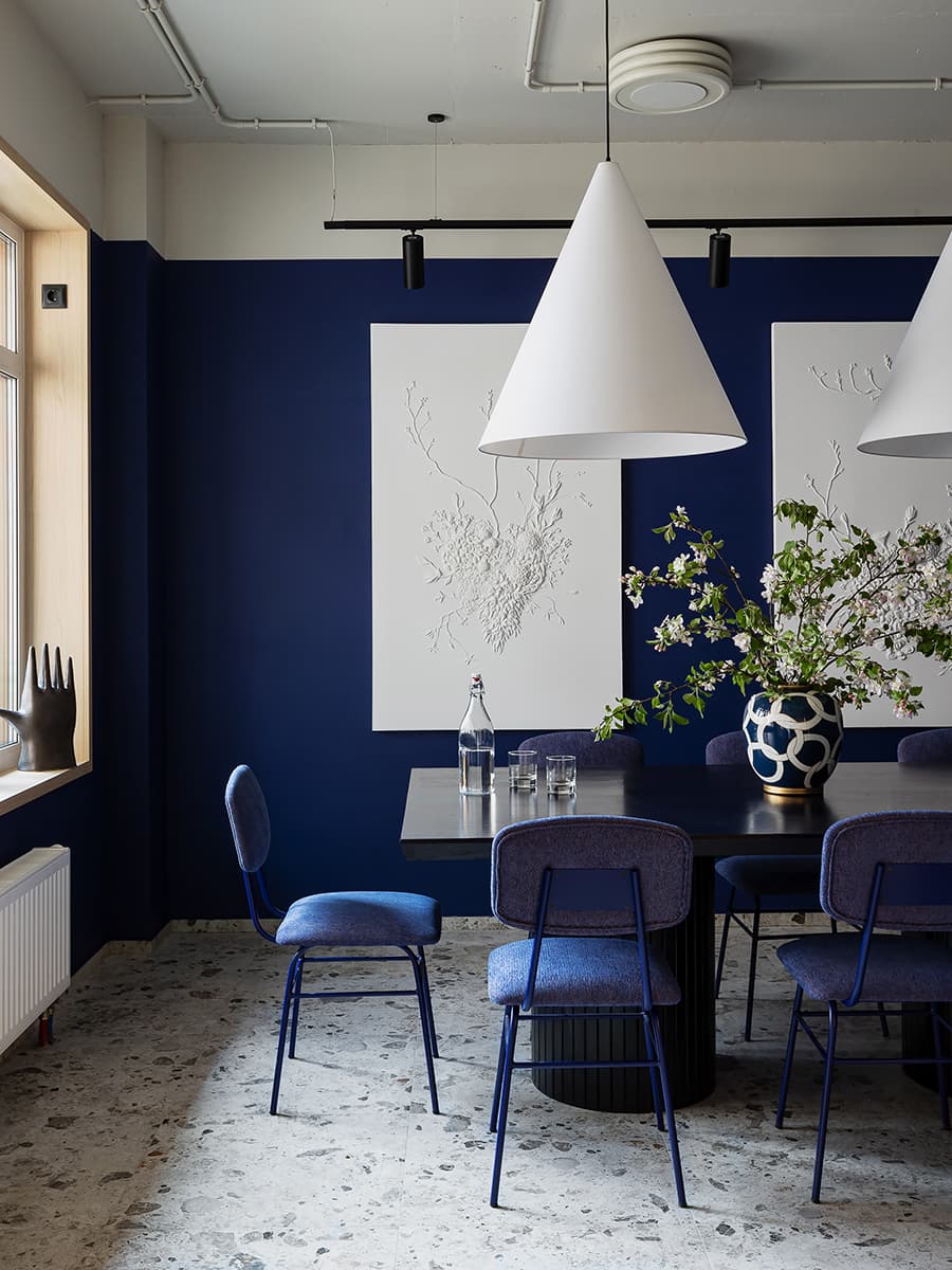 Красочный интерьер небольшого кафе в Минске — проект Натальи Знахарчук