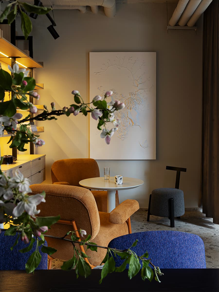 Красочный интерьер небольшого кафе в Минске — проект Натальи Знахарчук