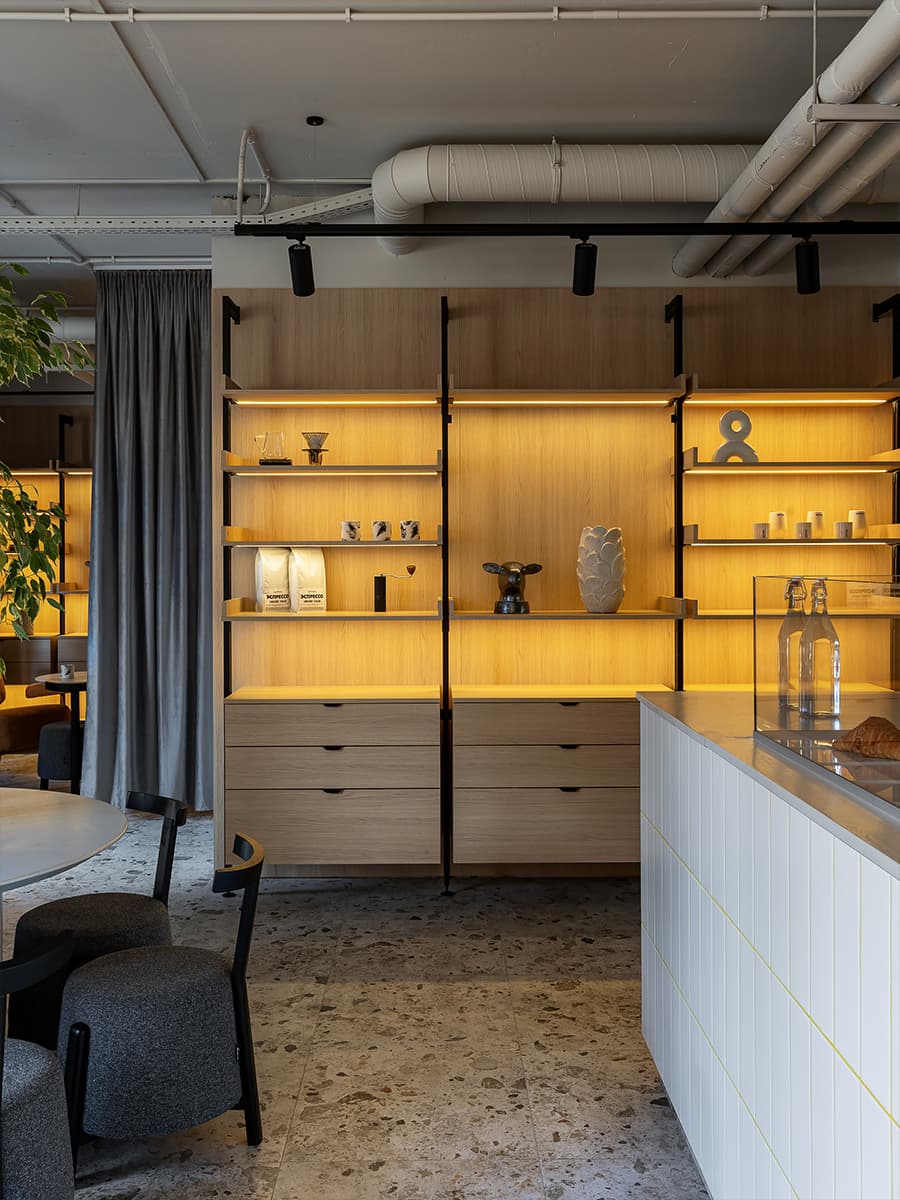 Красочный интерьер небольшого кафе в Минске — проект Натальи Знахарчук