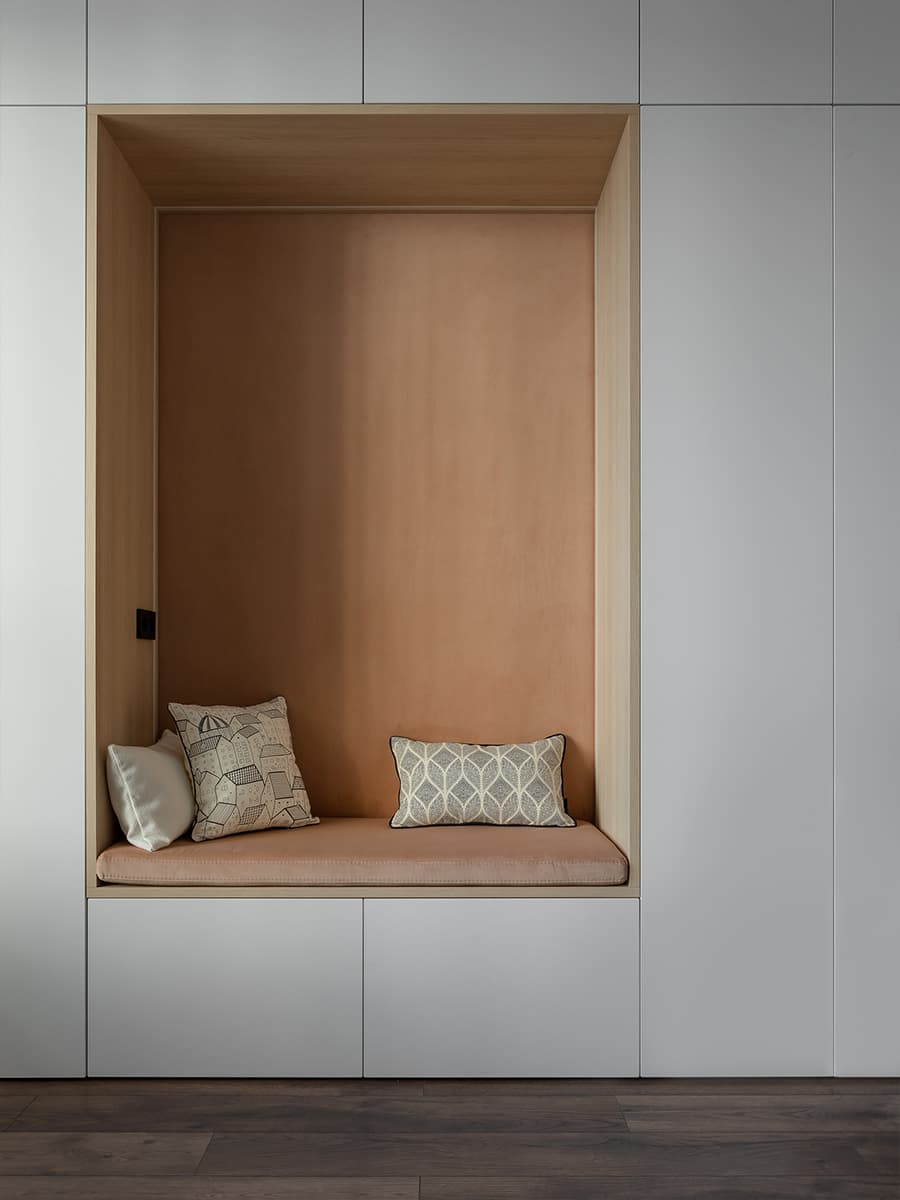 Радиусные перегородки в умиротворяющем интерьере для семьи — проект студии интерьерного дизайна STUDIO WHITE DESIGN