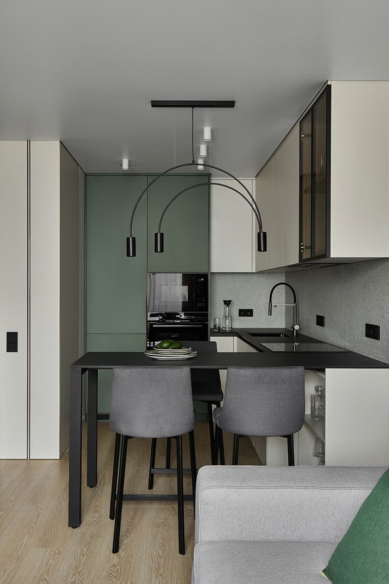 Контраст строгости и теплоты в квартире для программиста — проект студии дизайна интерьеров KIWI