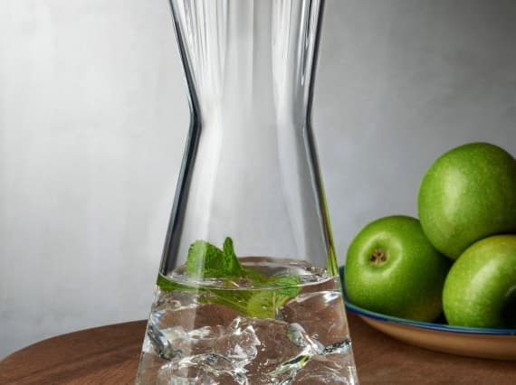 Словаций дизайнер создал тропическую коллекцию посуды