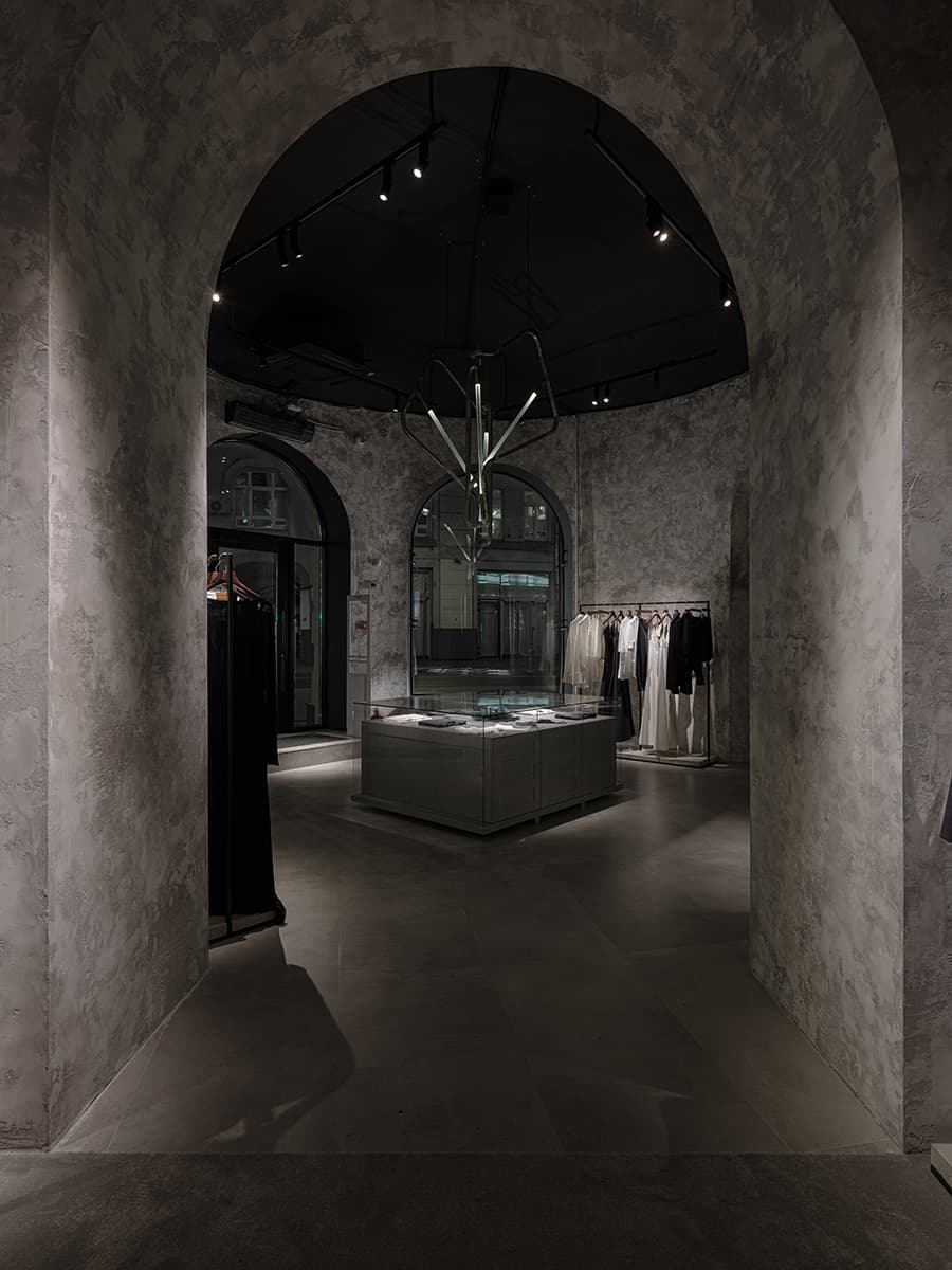 Таинственный дух итальянских палаццо в бутике одежды — проект Валерии Гореловой и бюро The VIEW